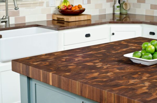 Mesa de comedor tratada con pintura de poliuretano satinado