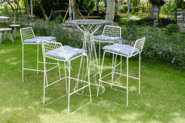 Sillas Metálicas de Jardín pintadas con Pintura a la Tiza Exterior en color Crema